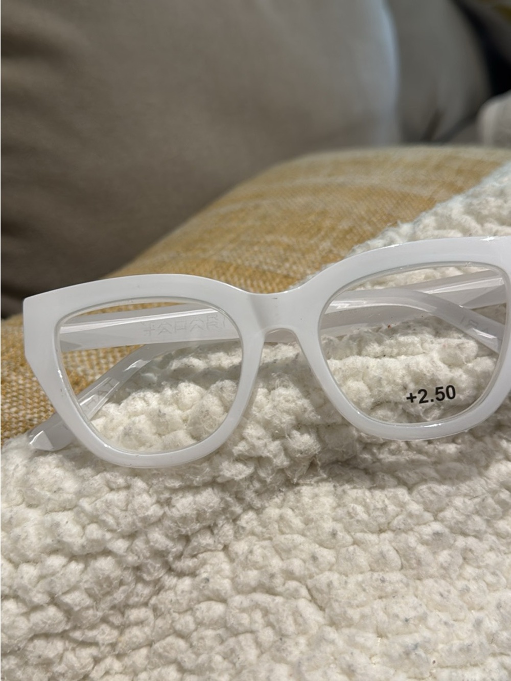 Tahari 2.5 readers reading glasses NEW - Picture 2 of 3